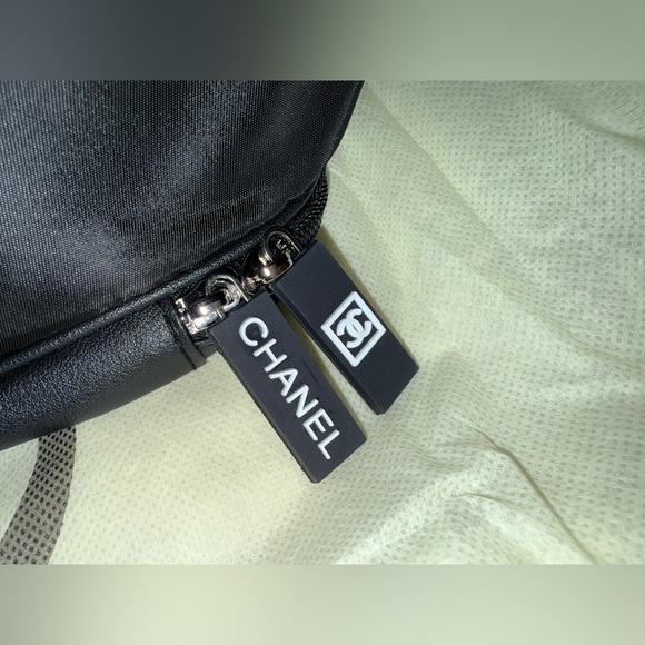 CHANEL Black Zippered Pouch - Picture 2 of 7
